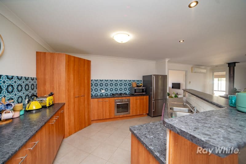 27 Grevillia Drive, Waterview Heights - Thumbnail 3