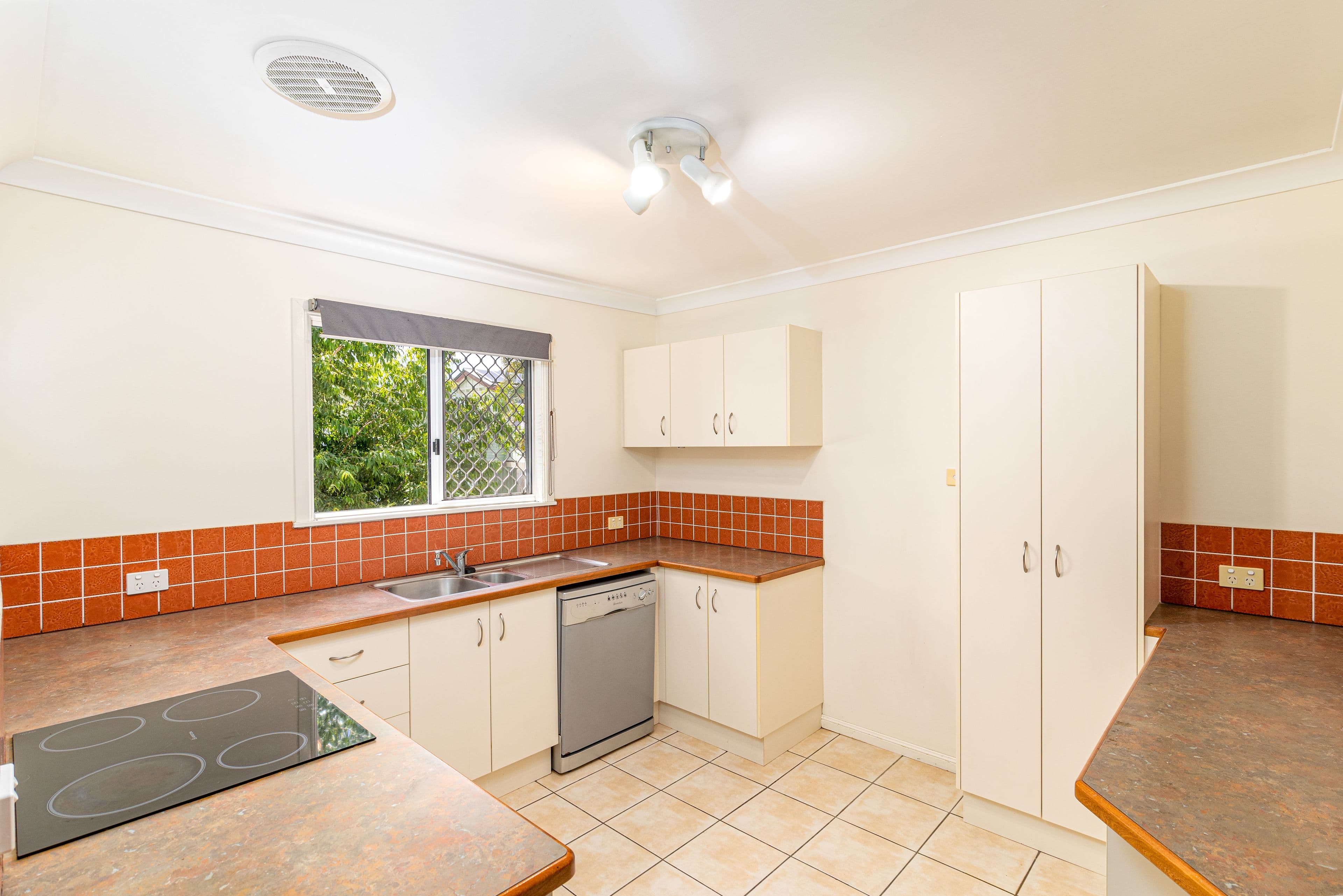 48a Queens Road, Hermit Park QLD 4812, Hermit Park - Thumbnail 5