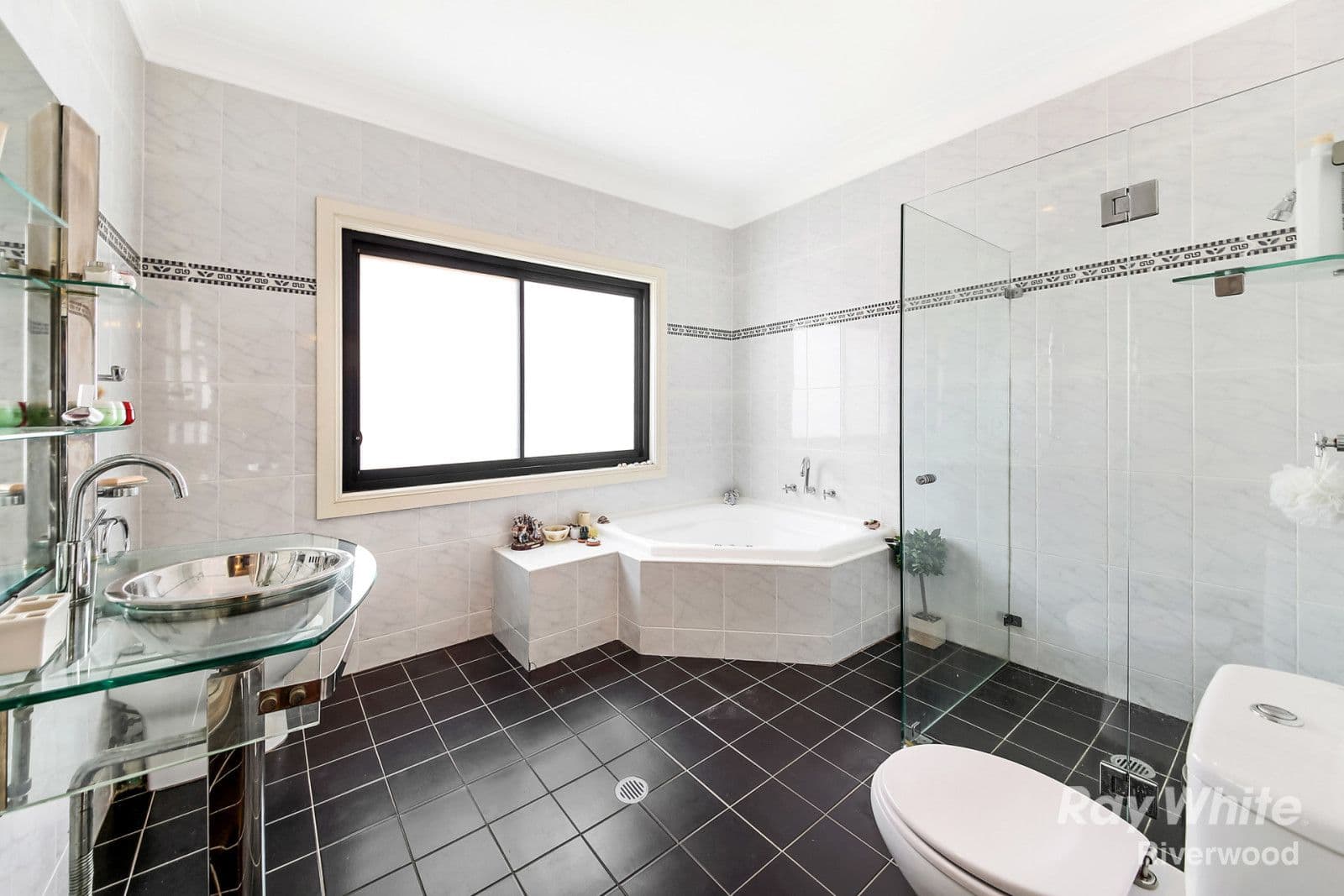 16 Christian Road, Punchbowl - Thumbnail 6
