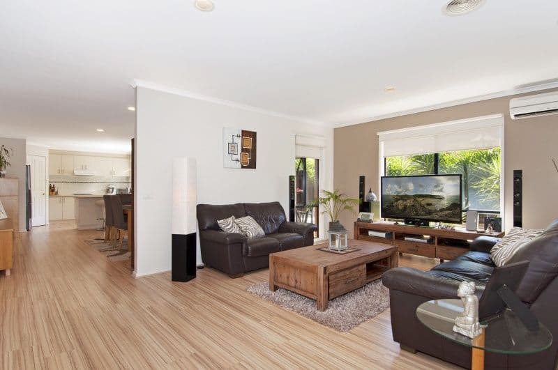 16 Clifton Park Drive, CARRUM DOWNS VIC 3201, Carrum Downs - Thumbnail 2