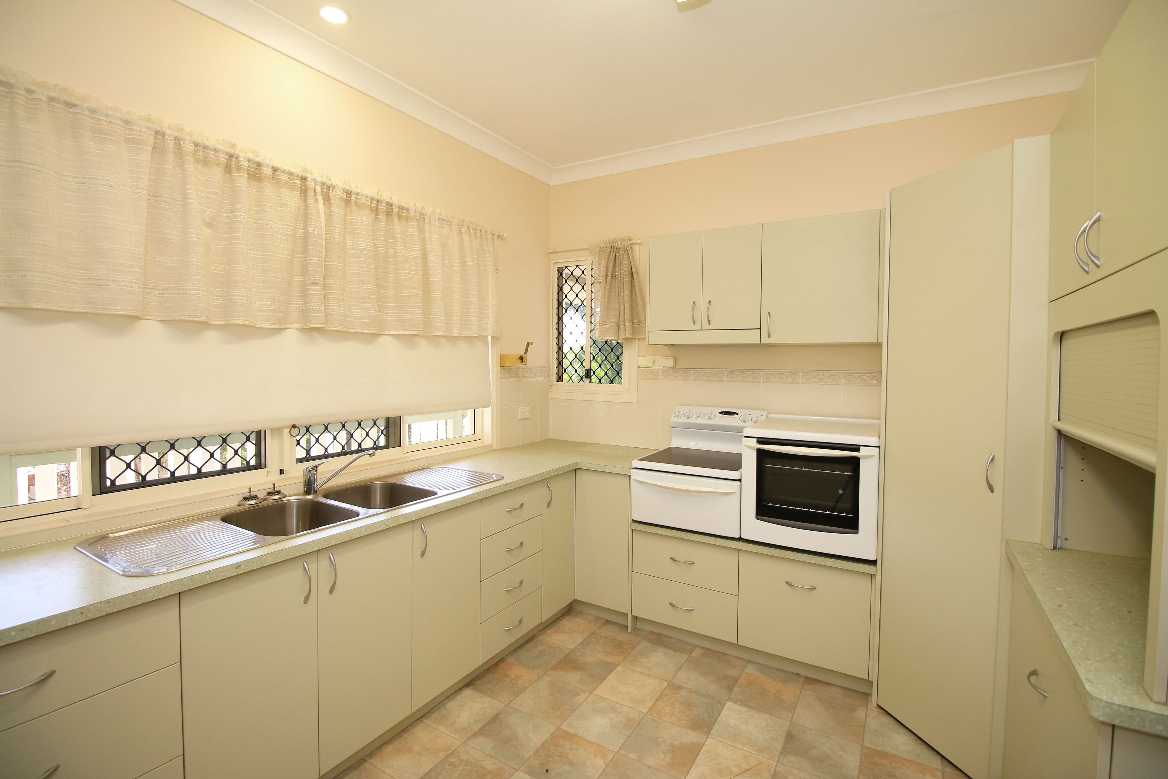 16 Bullock Street, Wulguru QLD 4811, Wulguru - Thumbnail 2