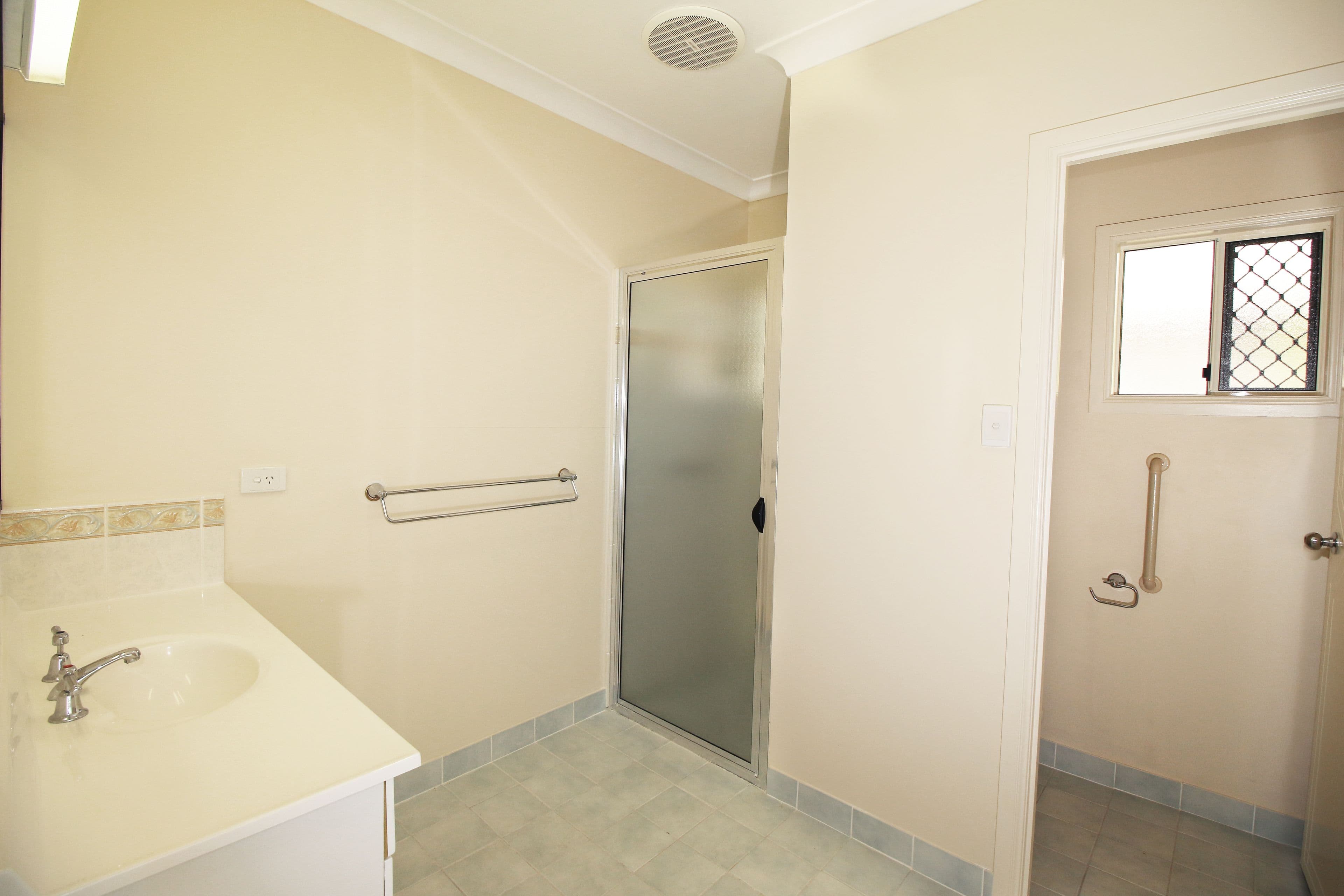 16 Bullock Street, Wulguru QLD 4811, Wulguru - Thumbnail 4