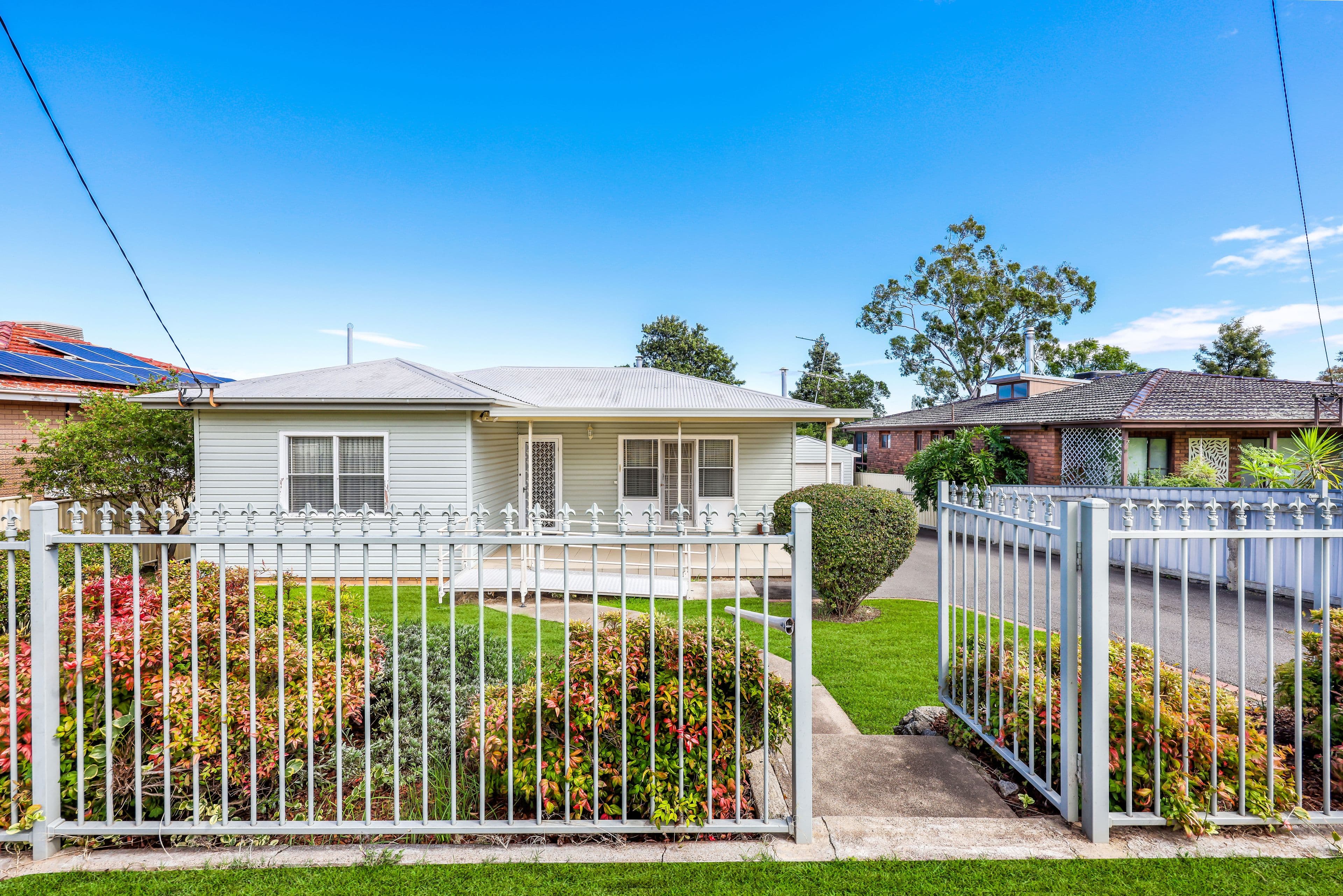 18 Cypress Street, Tamworth NSW 2340, Tamworth - Image 1