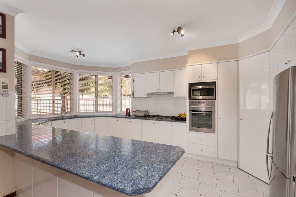33 Edinburgh Circuit, CECIL HILLS NSW 2171, Cecil Hills - Thumbnail 2