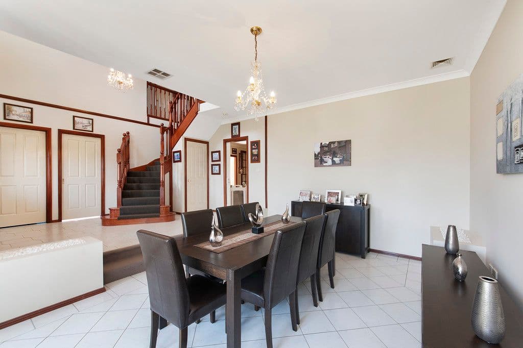 33 Edinburgh Circuit, CECIL HILLS NSW 2171, Cecil Hills - Thumbnail 3