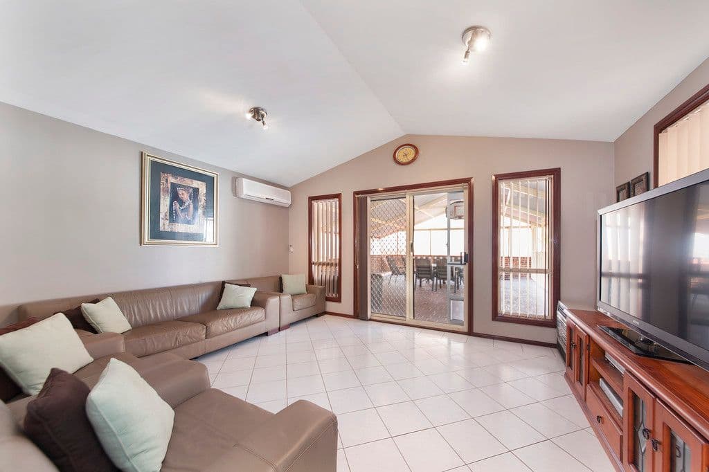 33 Edinburgh Circuit, CECIL HILLS NSW 2171, Cecil Hills - Thumbnail 5