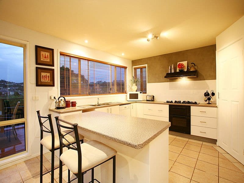 28 Telford Drive, BERWICK VIC 3806, Berwick - Thumbnail 3