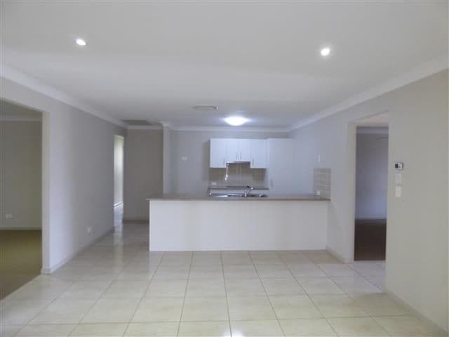102 Taylor Street, Roma QLD 4455, Roma - Thumbnail 3