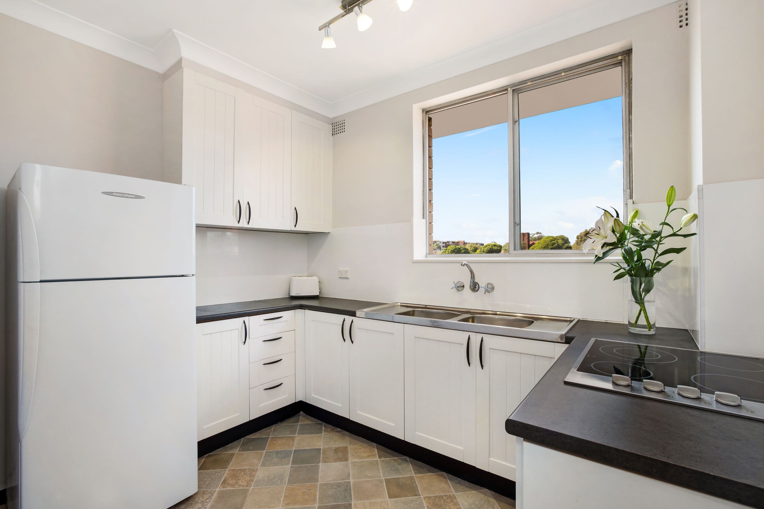 15 Birkenhead Drive, Kilsyth, Kilsyth - Thumbnail 2