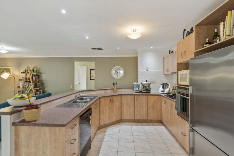 5 Maltravers Place, Wyndham Vale VIC 3024, Wyndham Vale - Thumbnail 3