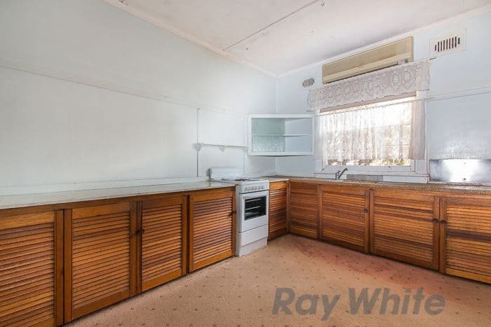 10 Ferry Road, Sandgate - Thumbnail 2