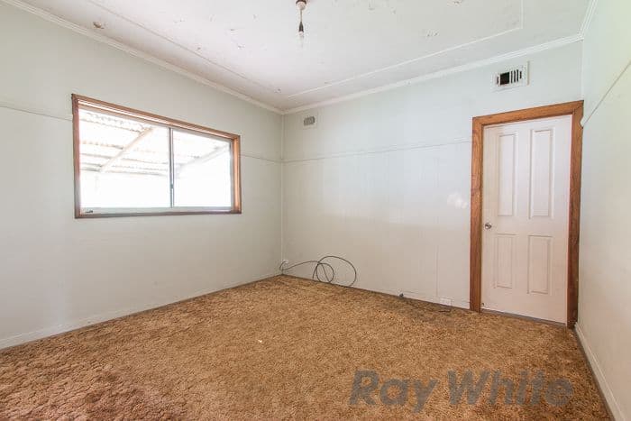 10 Ferry Road, Sandgate - Thumbnail 3
