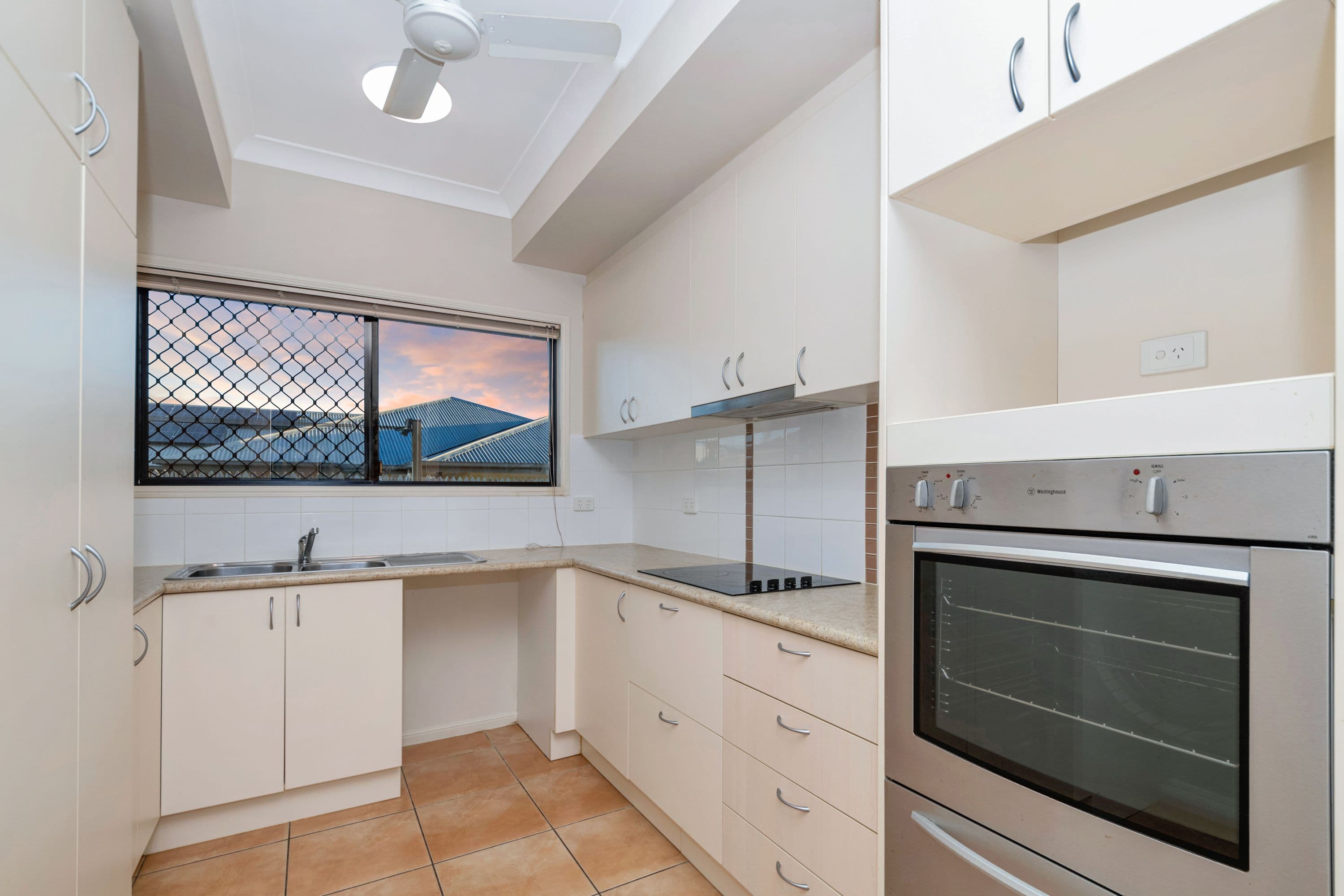 17 Franklin Drive, Mount Louisa QLD 4814, Mount Louisa - Thumbnail 3