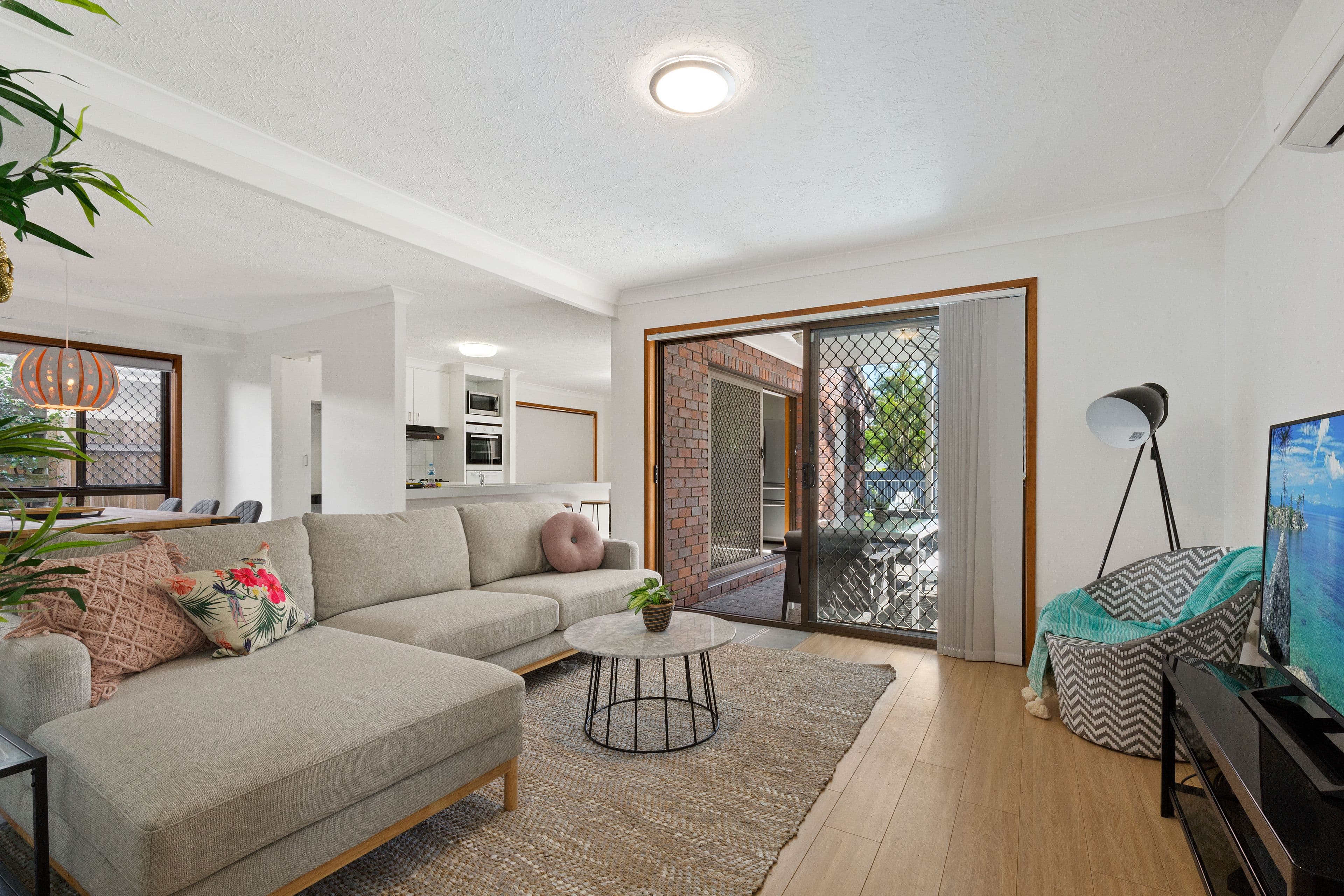 35 Venice Street, Mermaid Beach QLD 4218, Mermaid Beach - Thumbnail 2