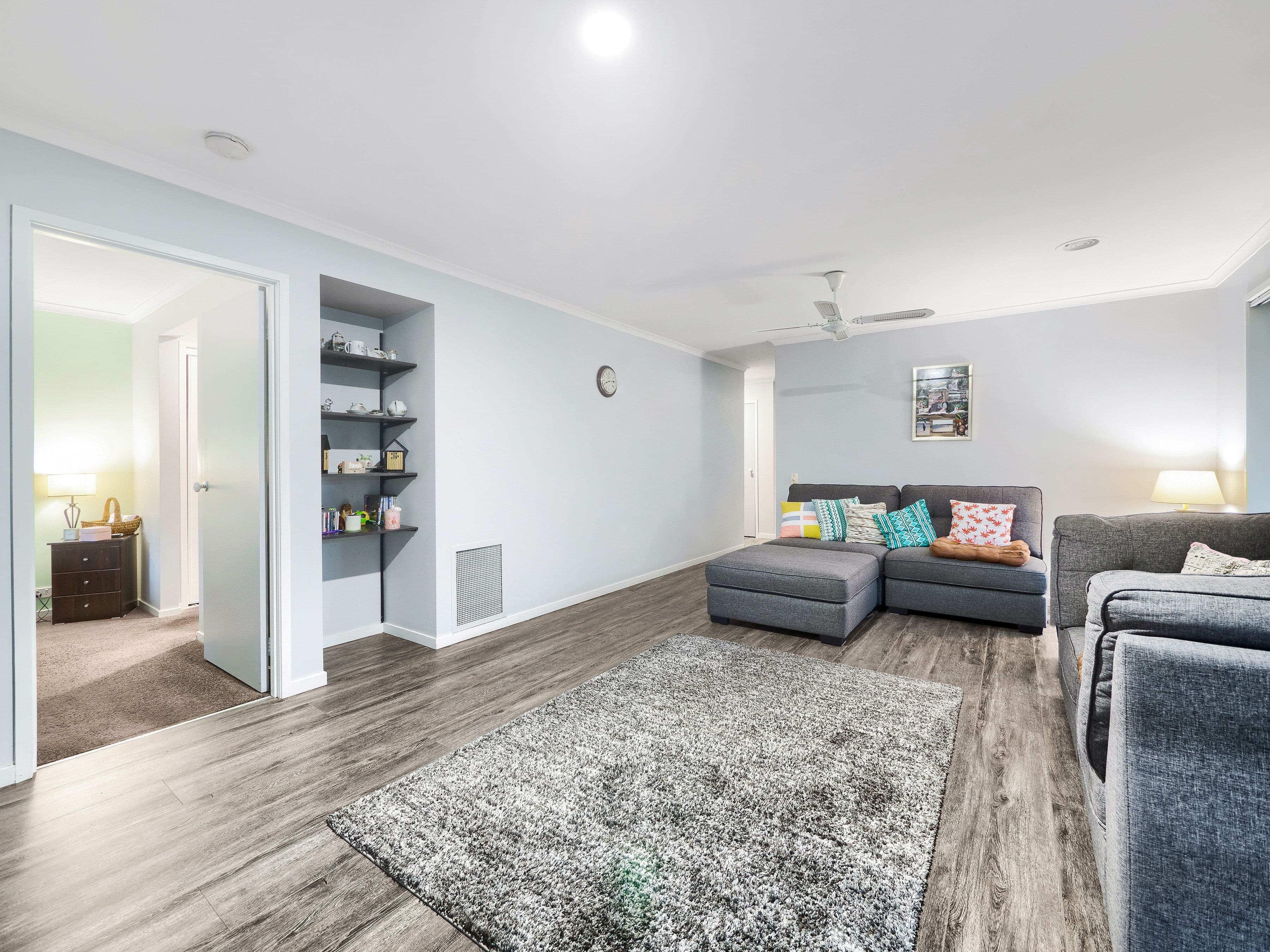 33 Scarborough Avenue, Cranbourne West VIC 3977, Cranbourne West - Thumbnail 3