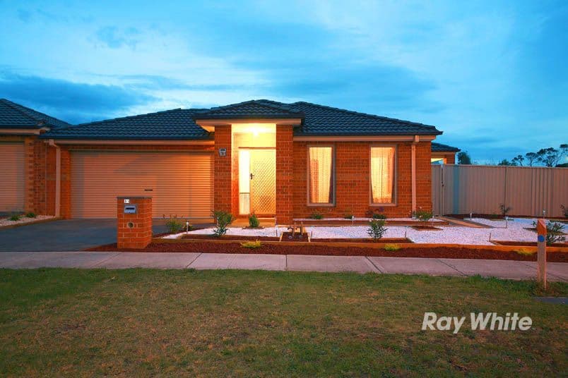 31 Broad Oak Drive, CRANBOURNE EAST VIC 3977, Cranbourne East - Image 1