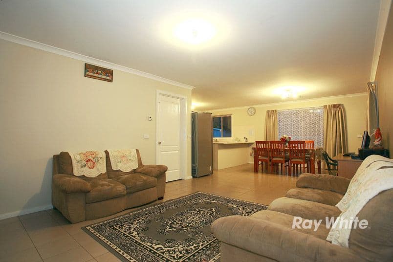 31 Broad Oak Drive, CRANBOURNE EAST VIC 3977, Cranbourne East - Thumbnail 4