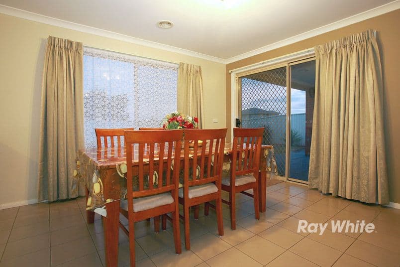 31 Broad Oak Drive, CRANBOURNE EAST VIC 3977, Cranbourne East - Thumbnail 6