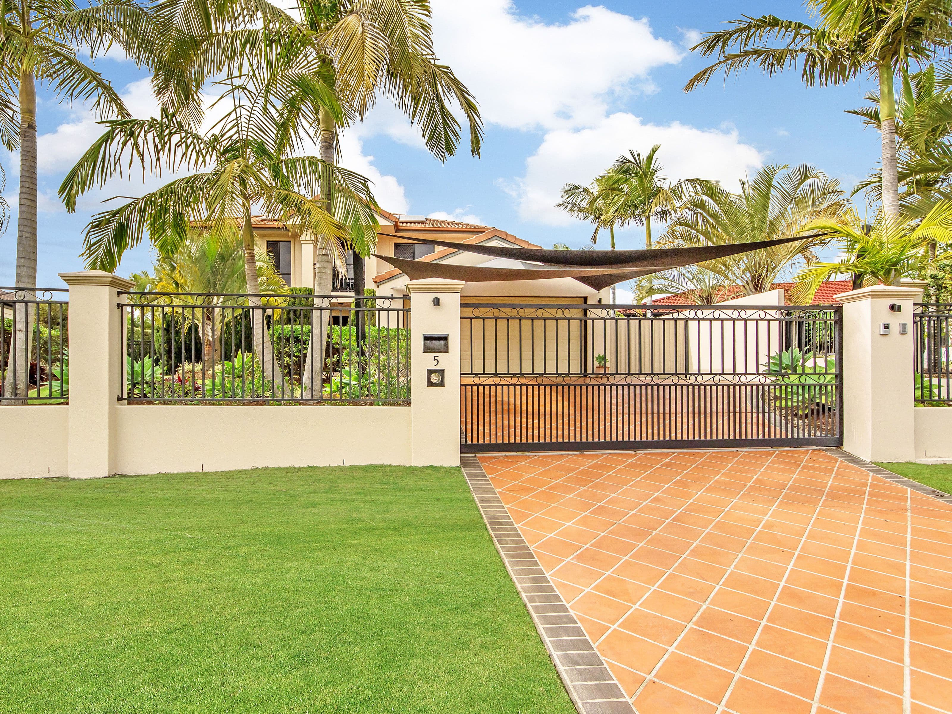 5 Bernard Court, Arundel QLD 4214, Arundel - Thumbnail 2