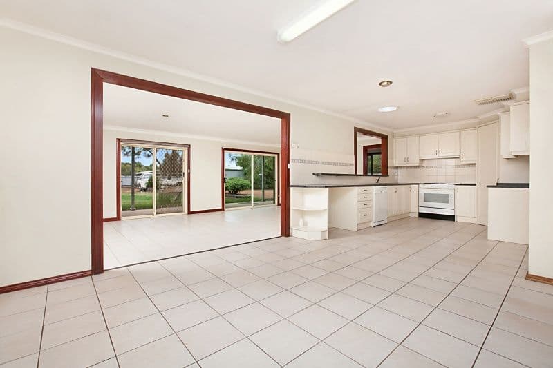 5  Cabernet Court, ANGLE VALE SA 5117, Angle Vale - Thumbnail 4
