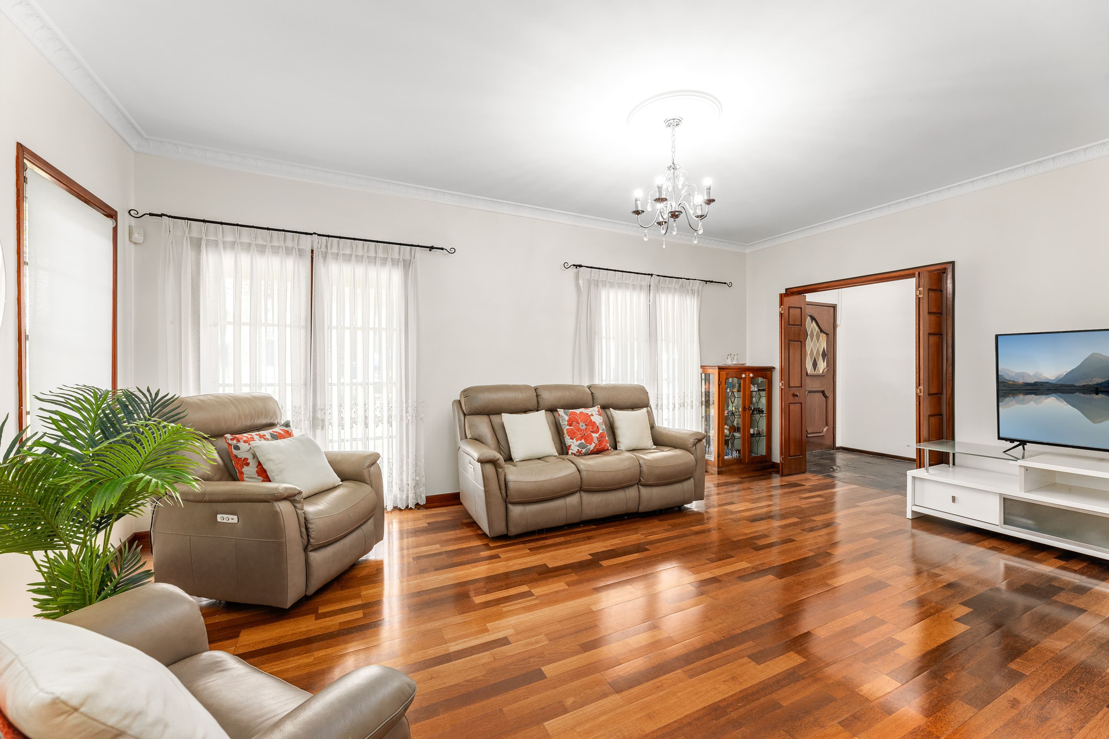 10 Watergum Place, Alfords Point NSW 2234, Alfords Point - Thumbnail 3