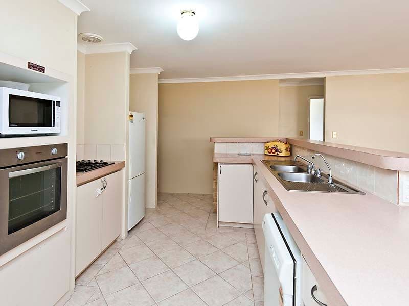 4 Glenelg Close, WARNBRO WA 6169, Warnbro - Thumbnail 2