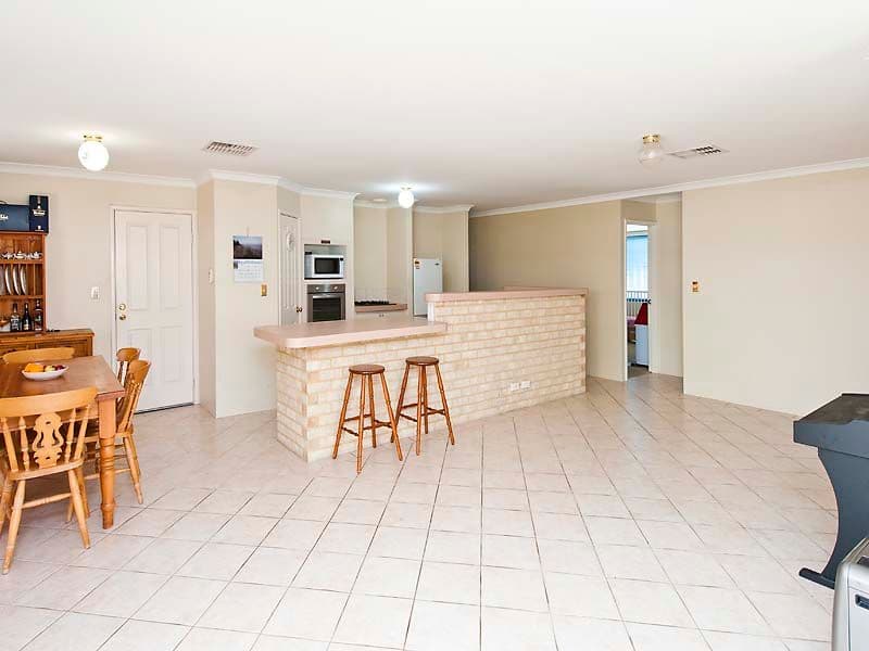 4 Glenelg Close, WARNBRO WA 6169, Warnbro - Thumbnail 3