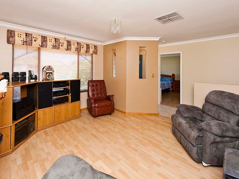 4 Glenelg Close, WARNBRO WA 6169, Warnbro - Thumbnail 4