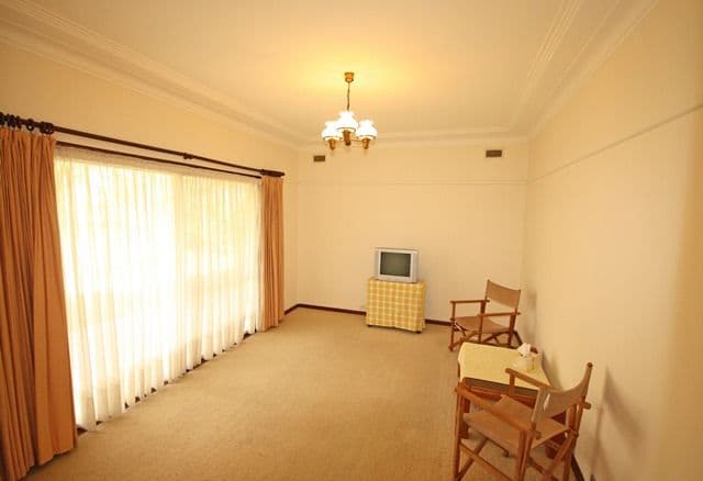 34 Farnsworth Avenue, CAMPBELLTOWN NSW 2560, Campbelltown - Thumbnail 2