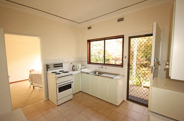 34 Farnsworth Avenue, CAMPBELLTOWN NSW 2560, Campbelltown - Thumbnail 3