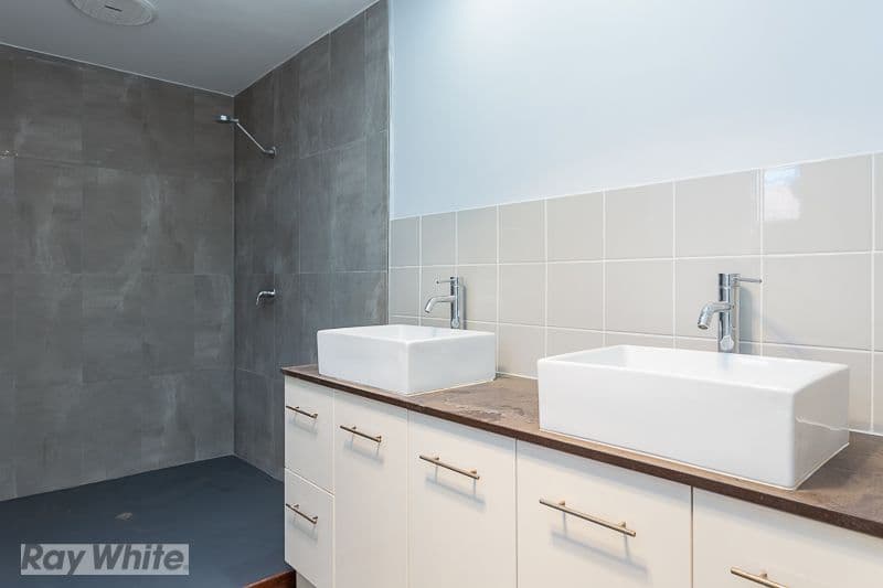 4 Clearview Terrace, Seven Hills QLD 4170, Seven Hills - Thumbnail 3