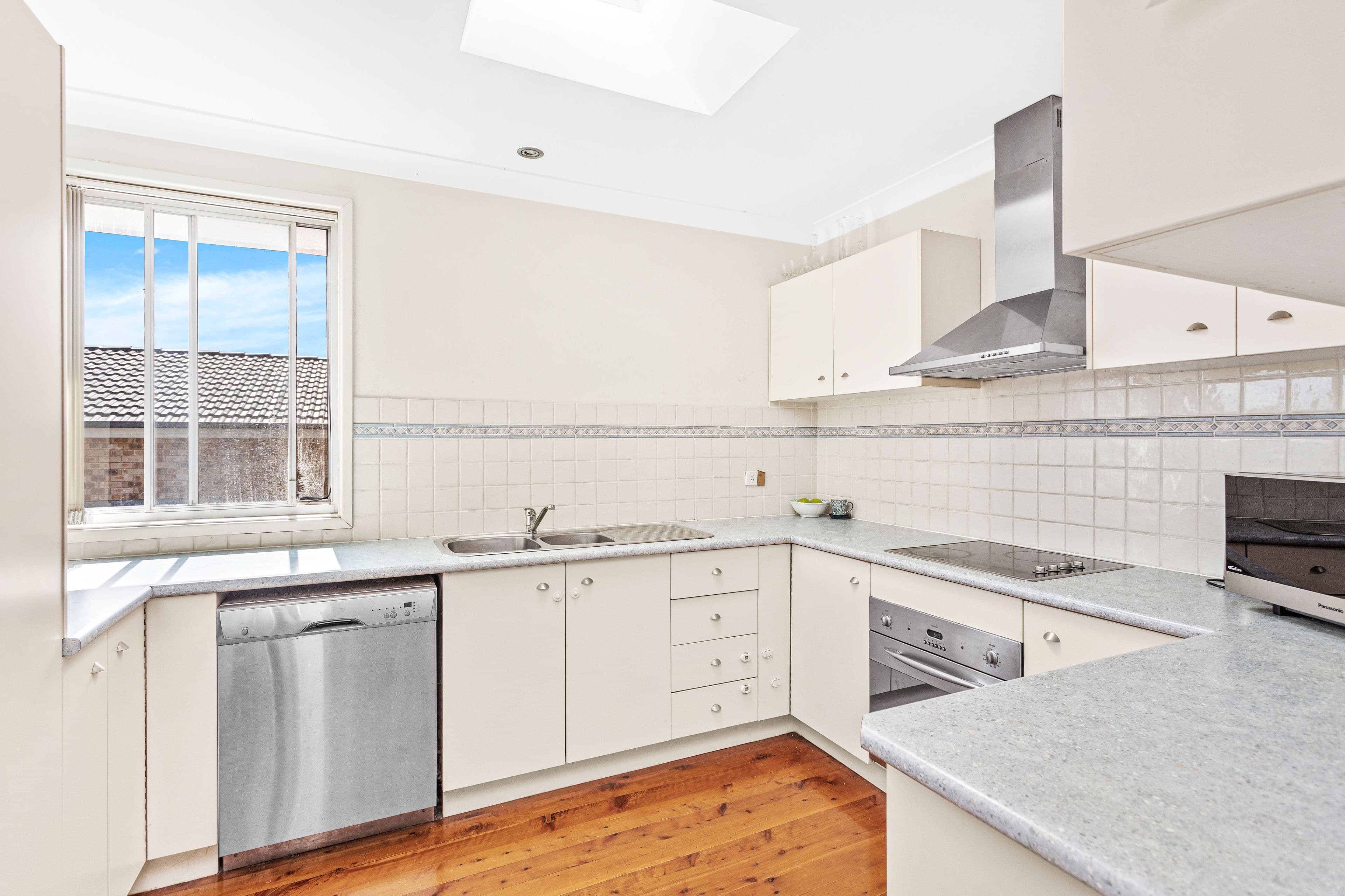 28 Shipton Crescent, Mount Warrigal NSW 2528, Mount Warrigal - Thumbnail 3