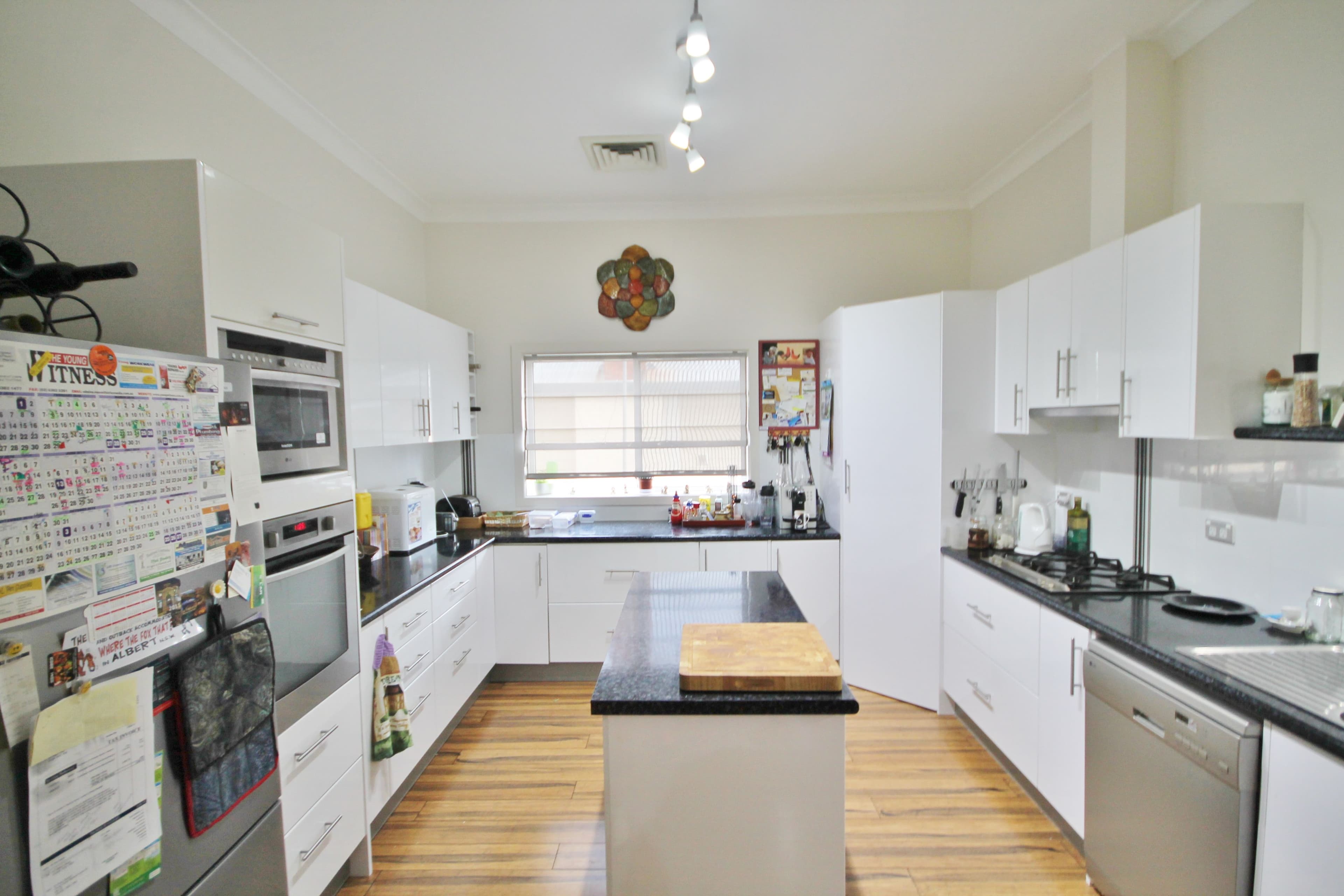 121 William Street, Young - Thumbnail 2