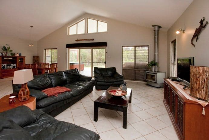 18 Monterey Drive, NOWRA HILL NSW 2540, Nowra Hill - Thumbnail 4