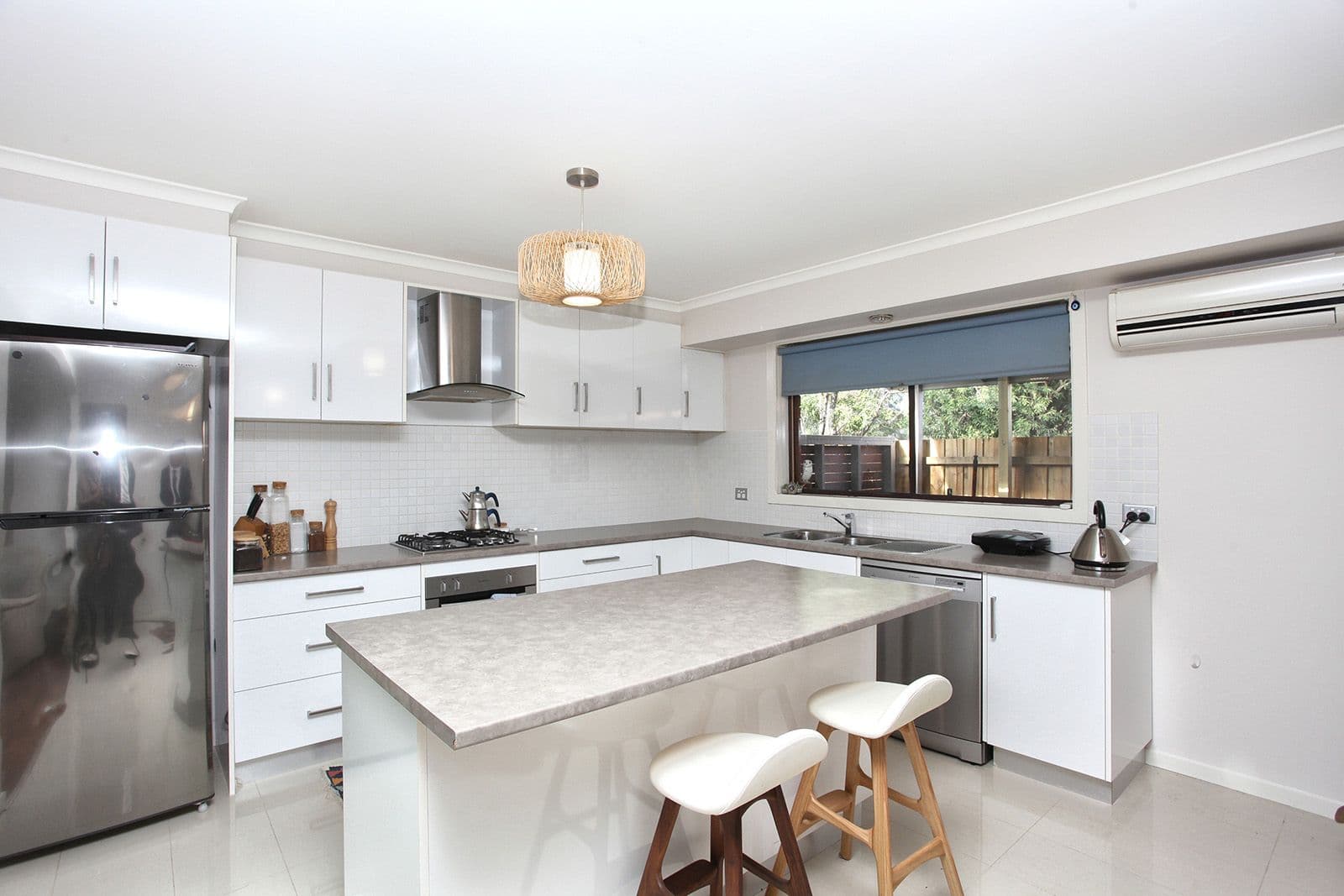 9 Strezlecki Grove South, Altona Meadows VIC 3028, Altona Meadows - Thumbnail 2