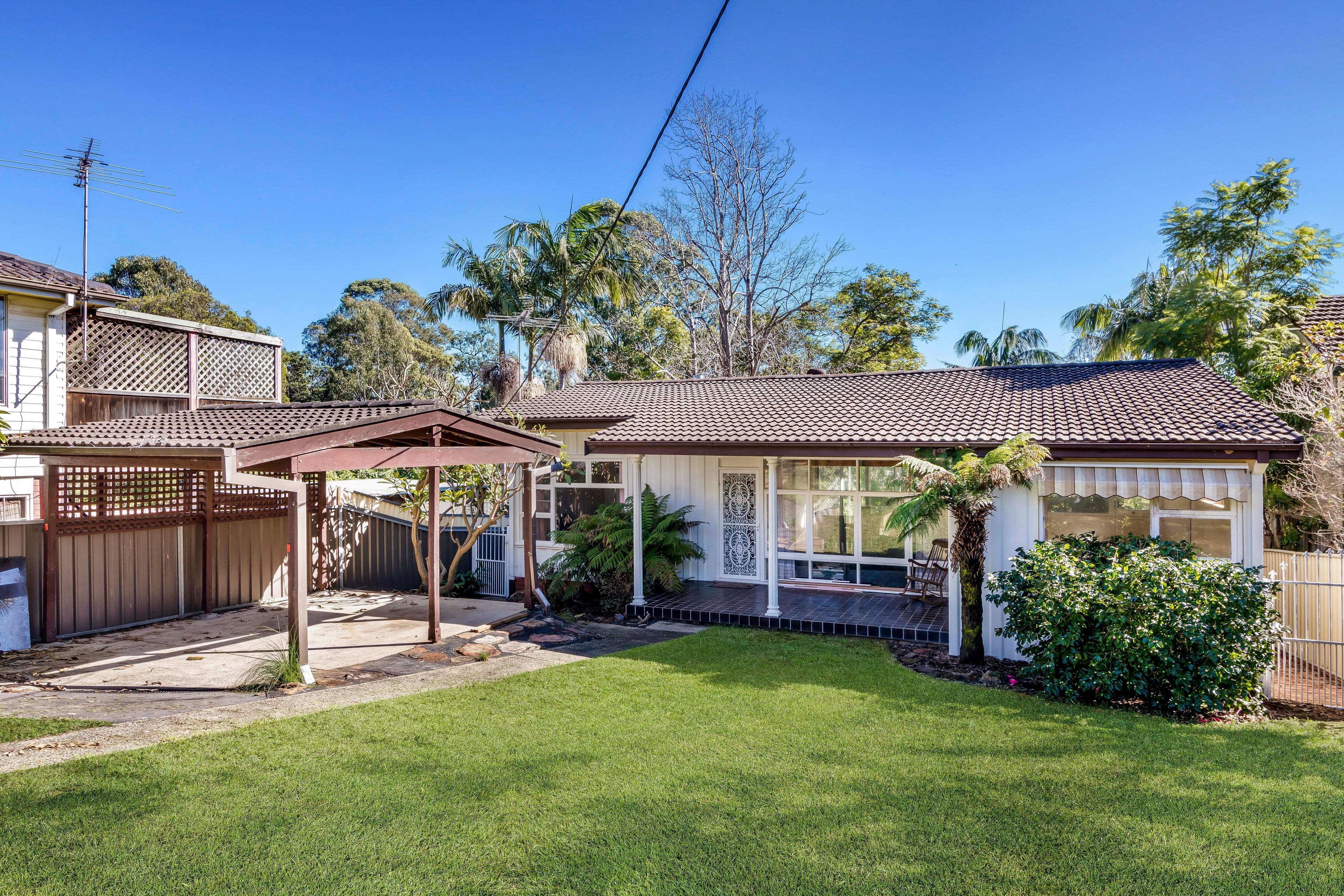 9 Curran Avenue, Macquarie Fields NSW 2564, Macquarie Fields - Thumbnail 2