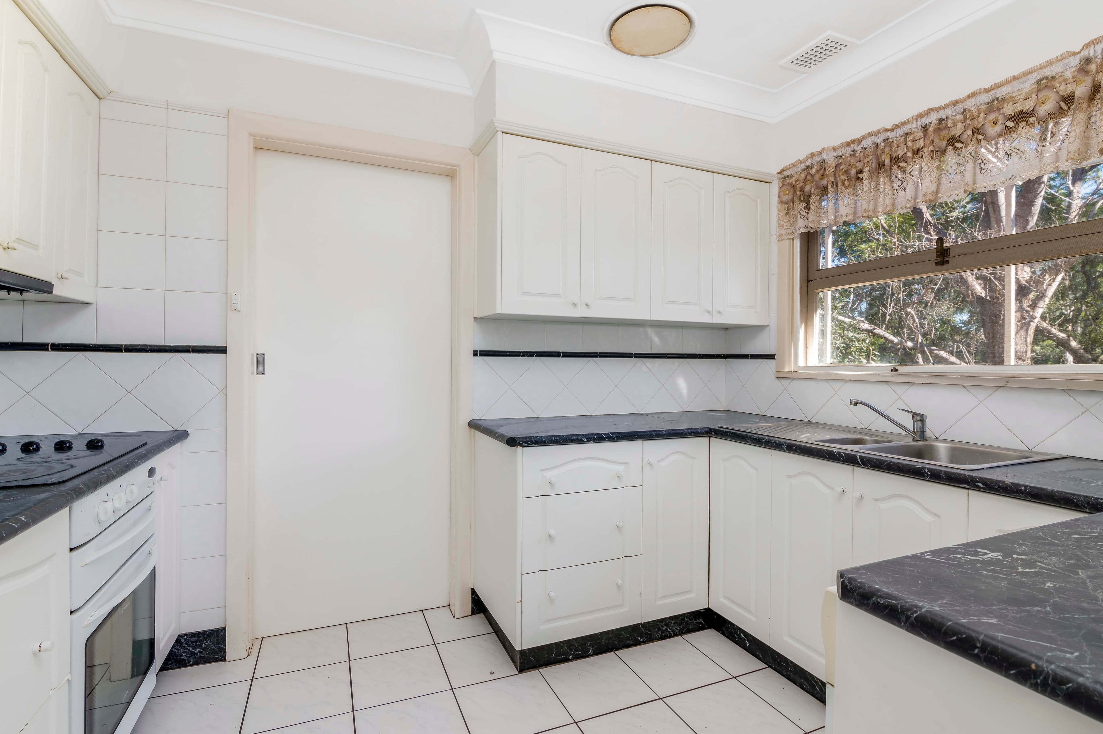9 Curran Avenue, Macquarie Fields NSW 2564, Macquarie Fields - Thumbnail 8