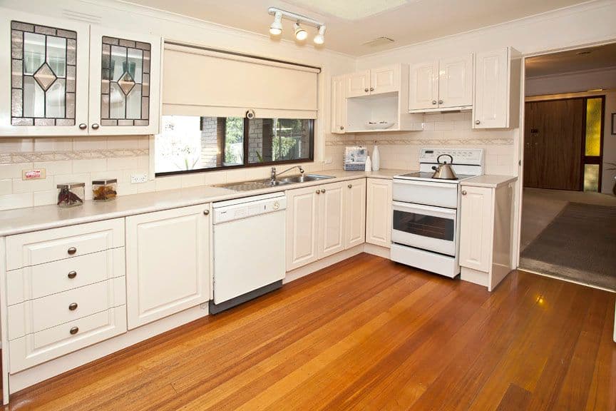 15 Brahmin Avenue, WHEELERS HILL VIC 3150, Wheelers Hill - Thumbnail 2