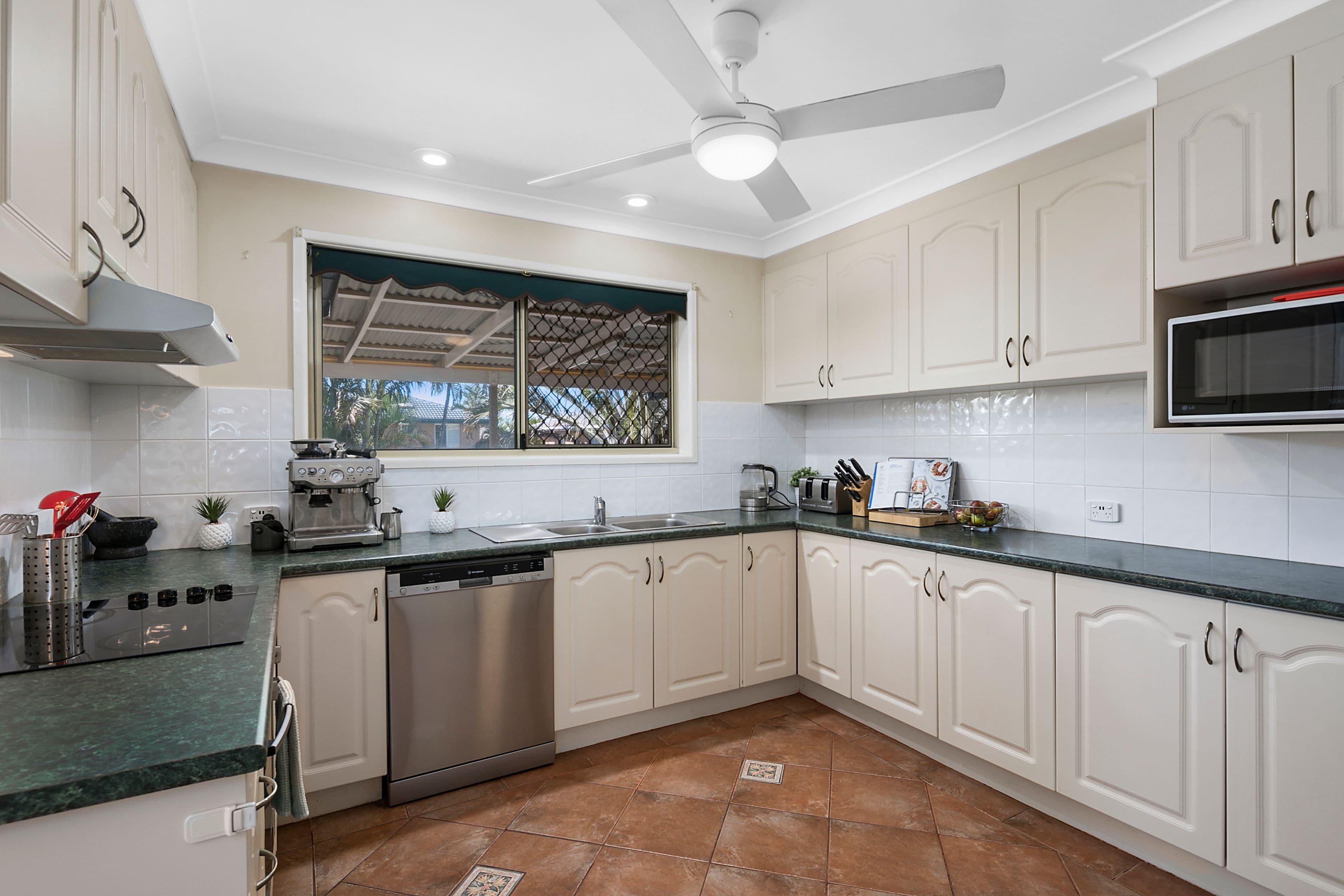 238 Randall Road, Wynnum West QLD 4178, Wynnum West - Thumbnail 6