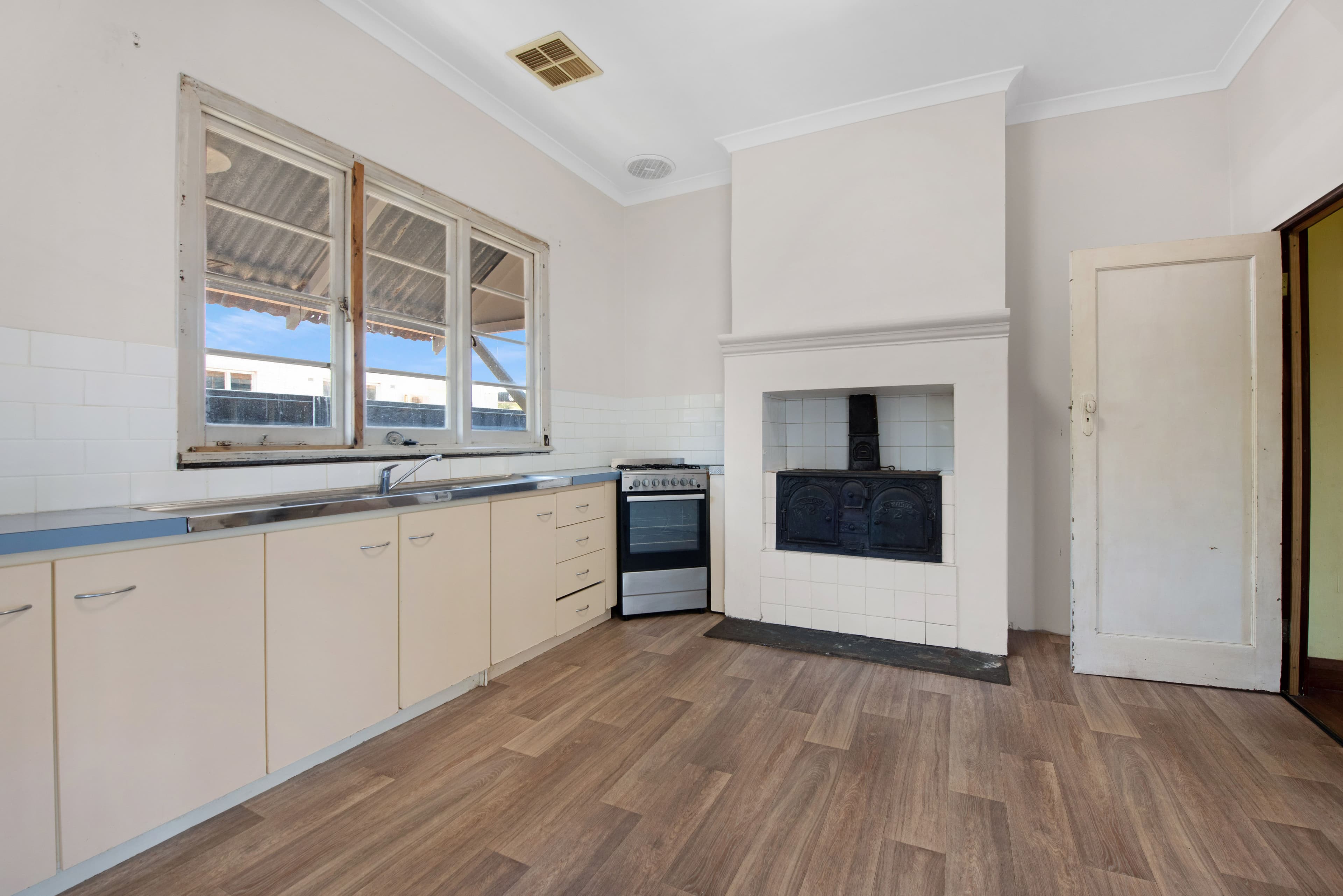 21 Burges Street, Beachlands WA 6530, Beachlands - Thumbnail 4