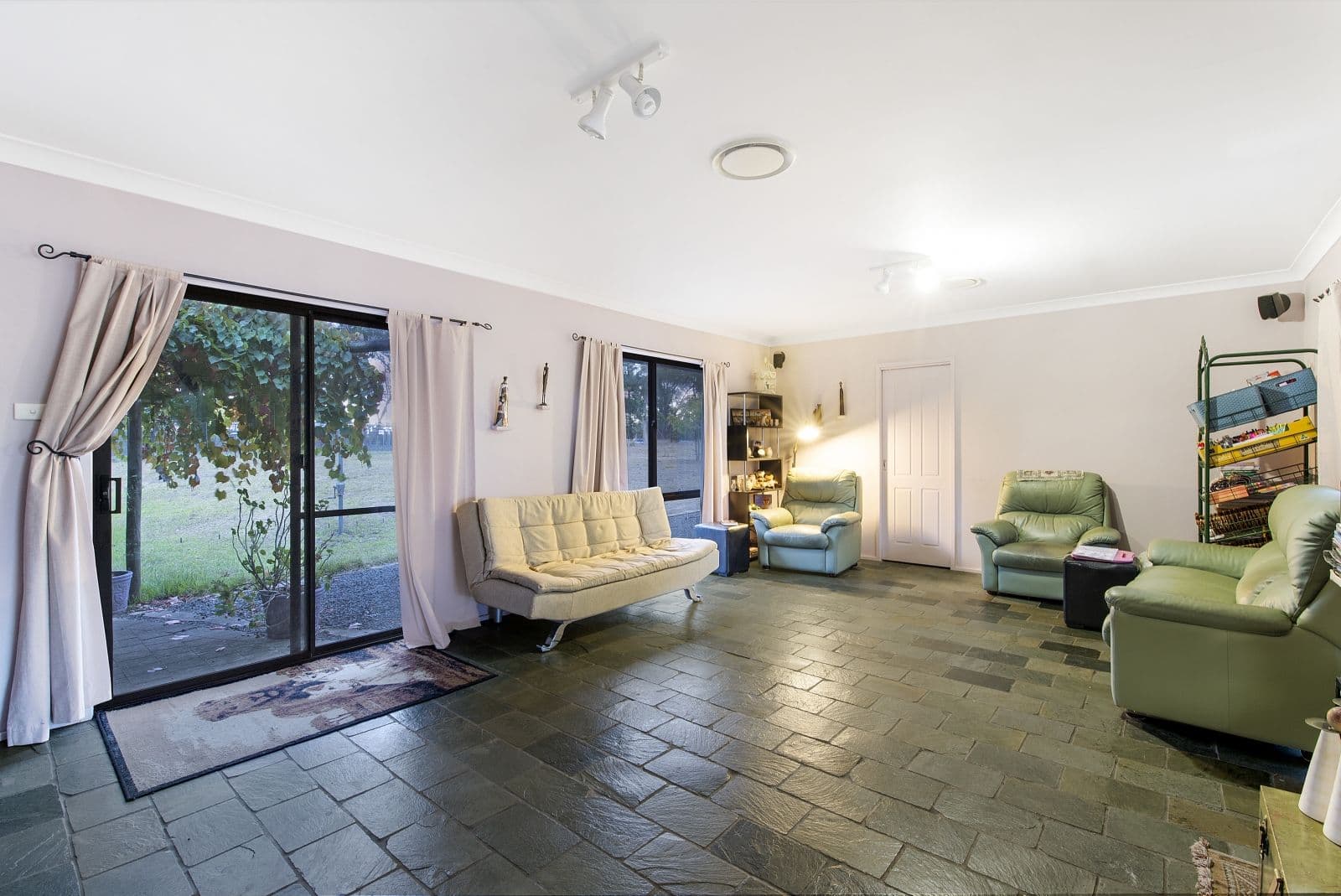 400 West Parade, Buxton - Thumbnail 4