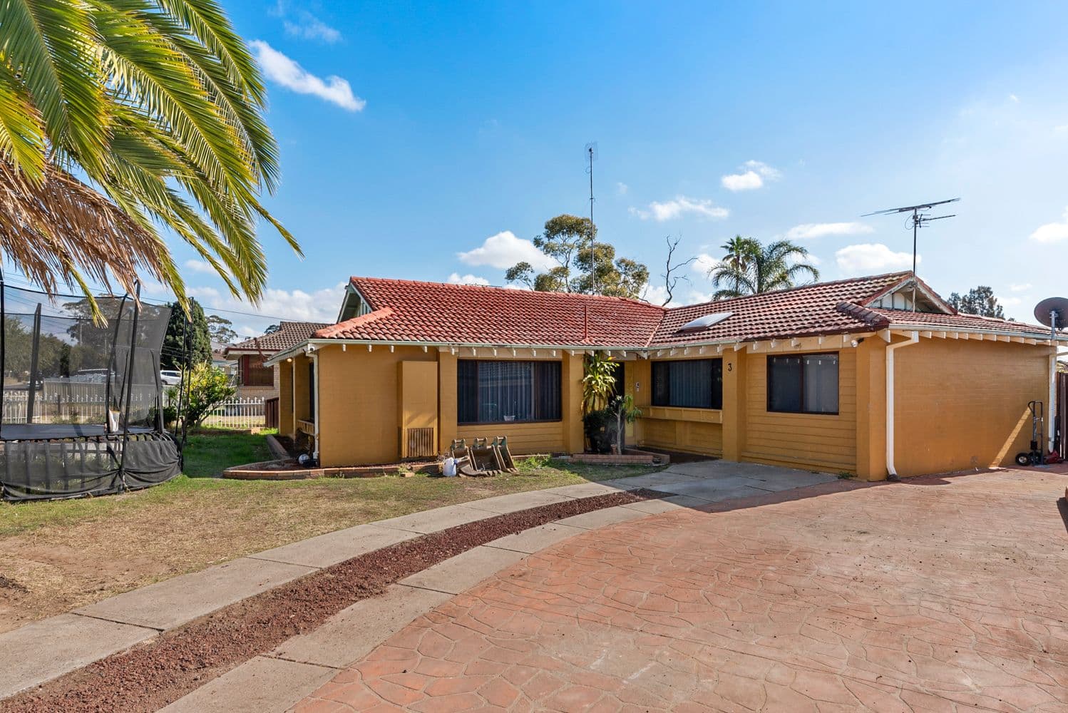 3 Dunrossil Avenue, Casula - Image 1