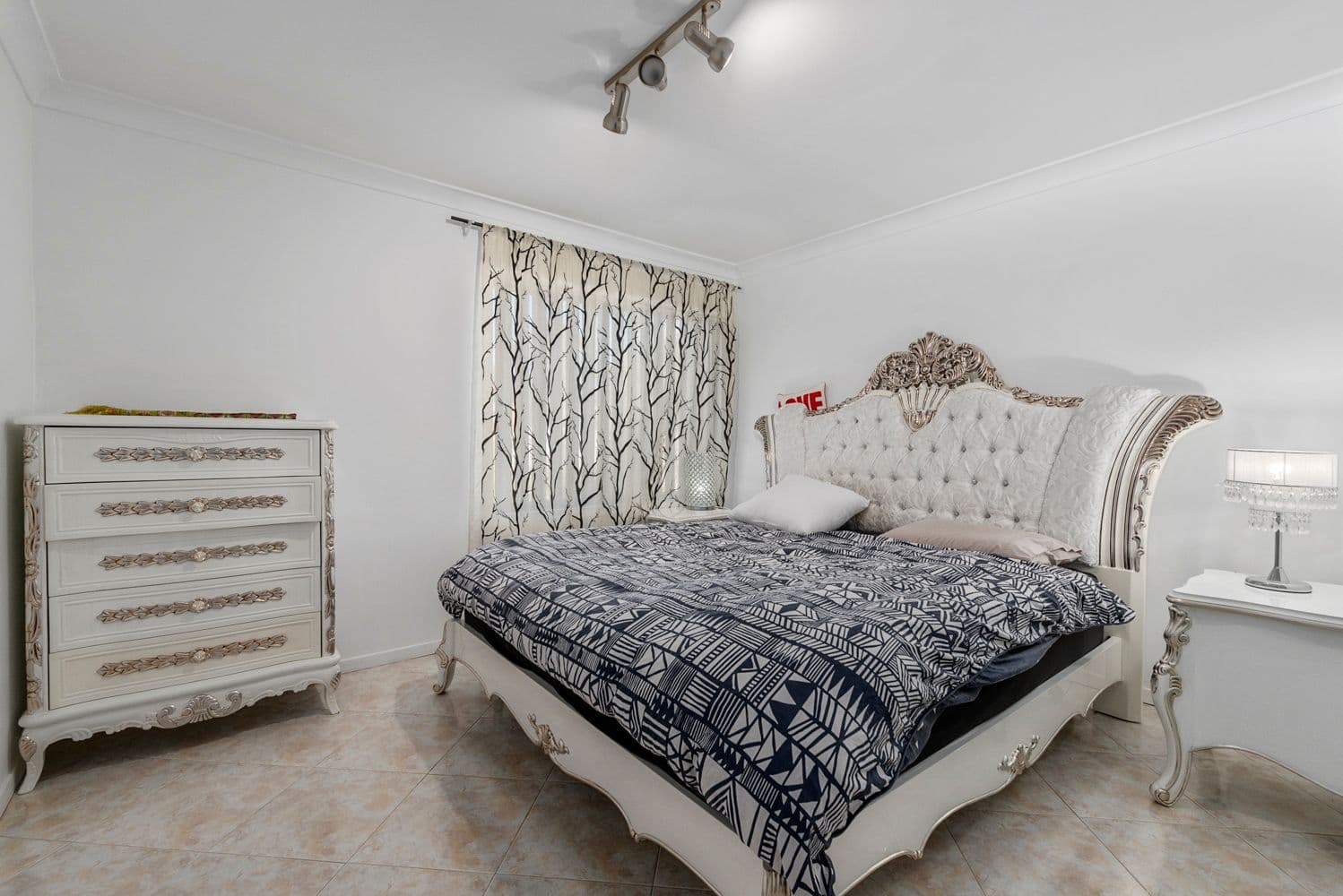 3 Dunrossil Avenue, Casula - Thumbnail 2