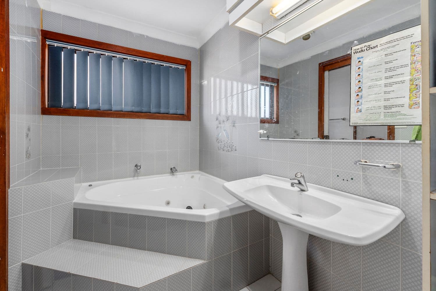 3 Dunrossil Avenue, Casula - Thumbnail 3