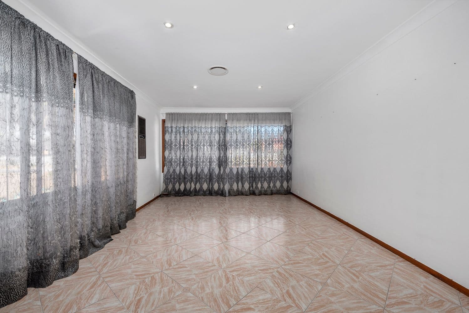 3 Dunrossil Avenue, Casula - Thumbnail 5