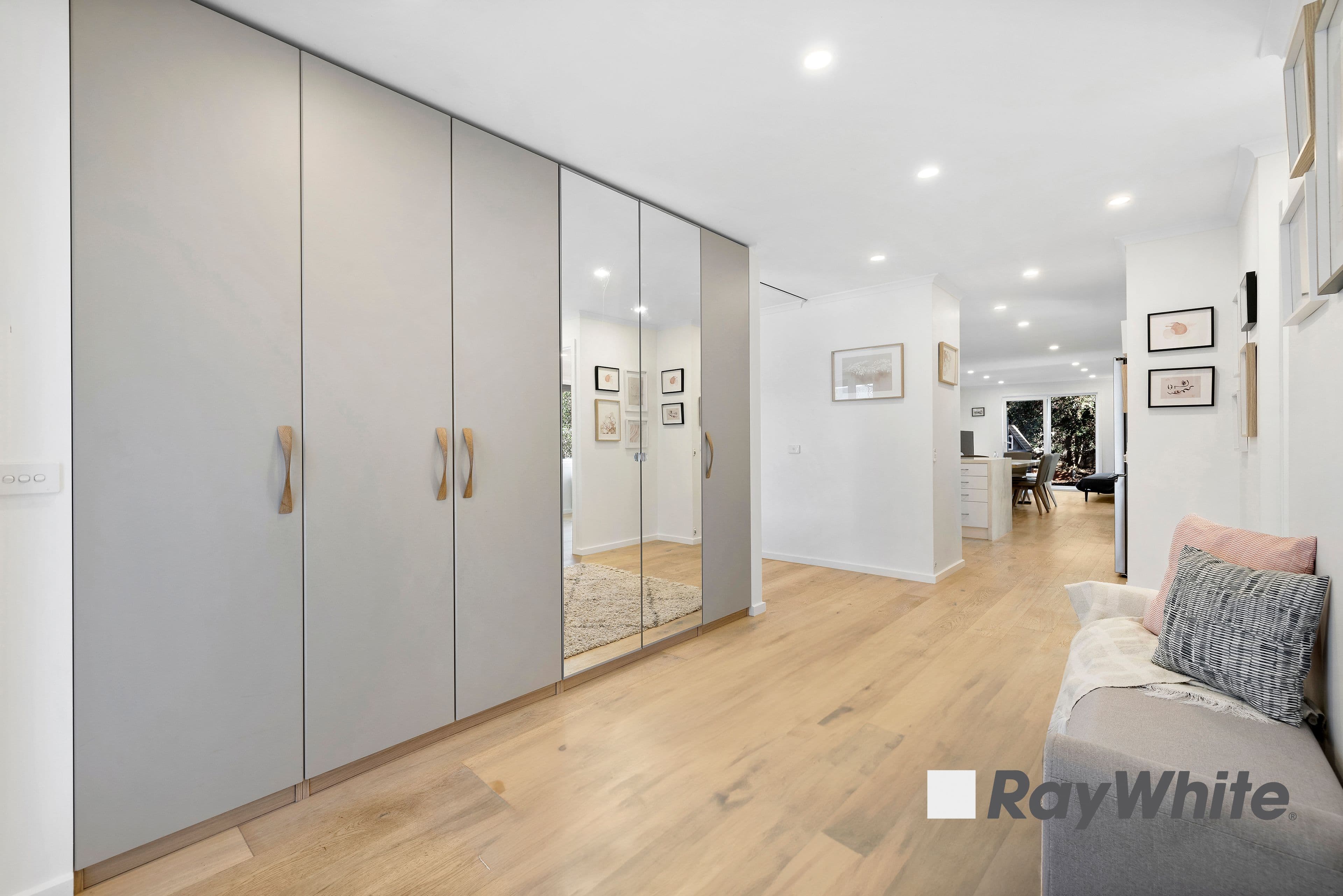 4 Earls Court, Endeavour Hills VIC 3802, Endeavour Hills - Thumbnail 2