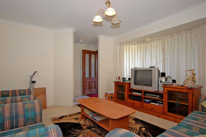 2 Ivythorne Grove, KIARA WA 6054, Kiara - Thumbnail 3