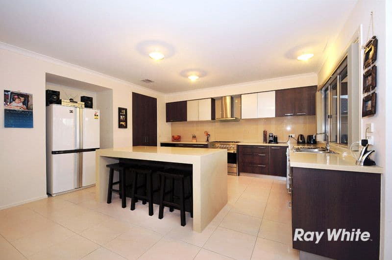 14 Dan Morgan Drive, CRANBOURNE EAST VIC 3977, Cranbourne East - Thumbnail 2