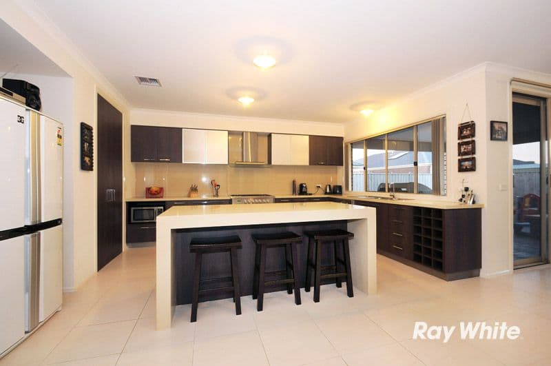 14 Dan Morgan Drive, CRANBOURNE EAST VIC 3977, Cranbourne East - Thumbnail 3