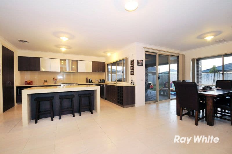 14 Dan Morgan Drive, CRANBOURNE EAST VIC 3977, Cranbourne East - Thumbnail 4